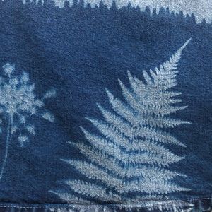 Gap sleeveless shirt with cyanotype